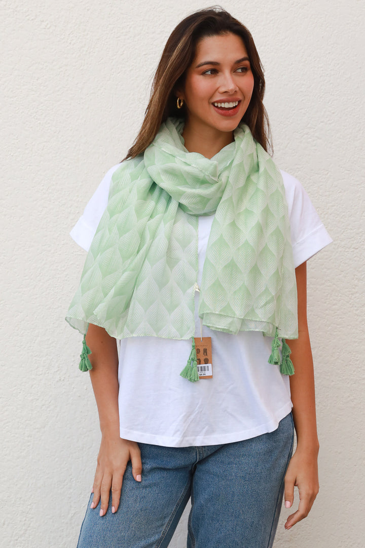 Scarf Lightweight Green Patterned With Tassel - MC0148